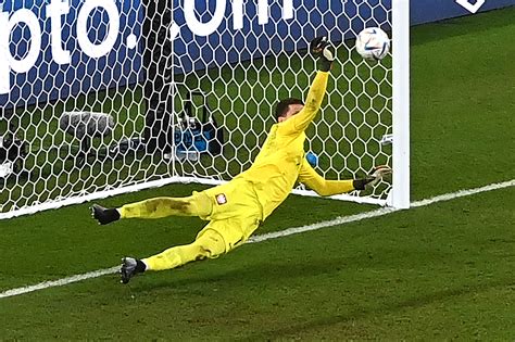 Lionel Messi penalty saved by Wojciech Szczesny in World Cup drama