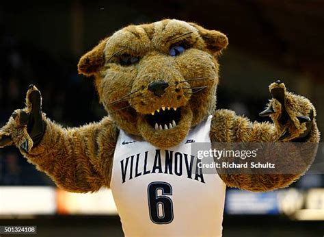 La Salle Explorers Mascot Photos and Premium High Res Pictures - Getty ...