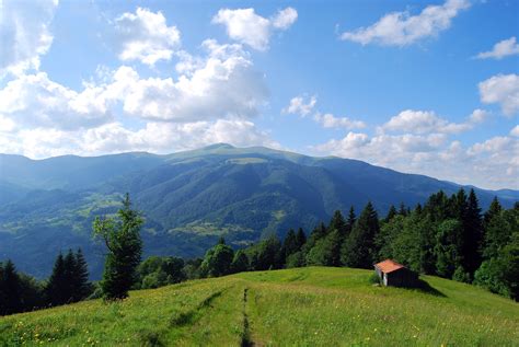 Mountains Carpathians House Field Wallpaper [3872x2592]