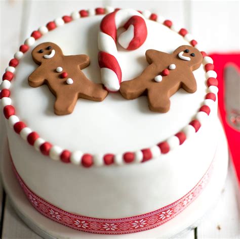 11 Awesome And Easy Christmas cake decorating ideas - Awesome 11