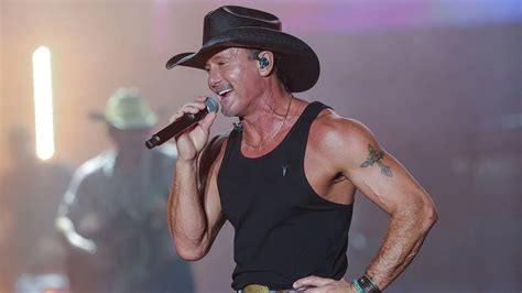 10 Best Tim McGraw Songs of All Time - Singersroom.com