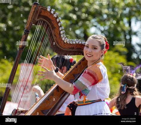 Paraguayan harp hi-res stock photography and images - Alamy