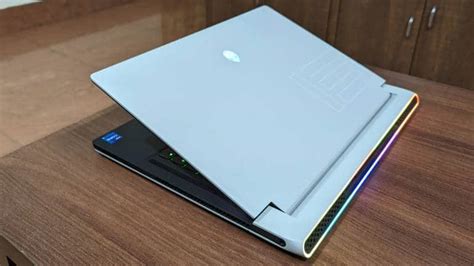 Alienware X15 R2 Review: A premium yet portable gaming laptop that ...