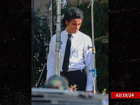 Michael Jackson's Nephew Jaafar In Full Costume As King of Pop On ...