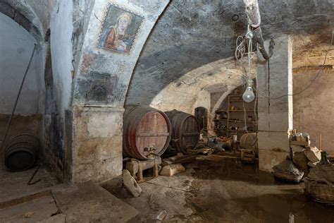 The Abandoned City on a Mountain in Italy — Abandoned Central