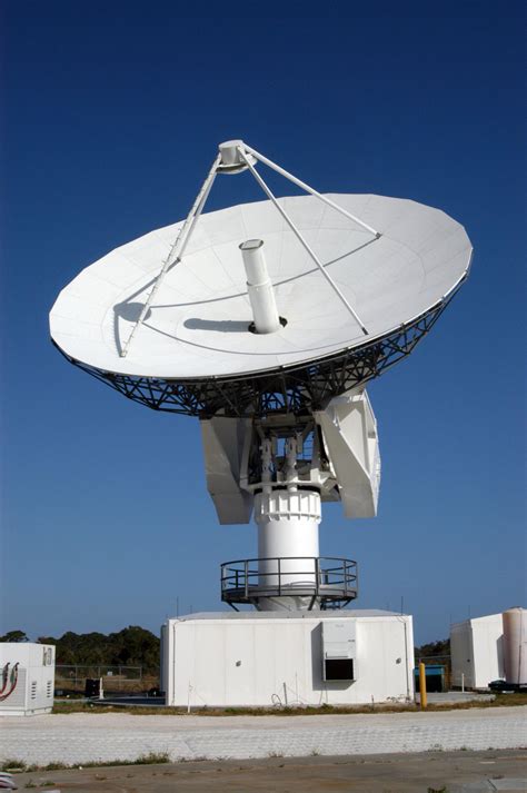 File:C-band Radar-dish Antenna.jpg - Wikimedia Commons