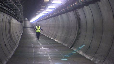 Inside the Eurotunnel service tunnel on its 20th anniversary - BBC News