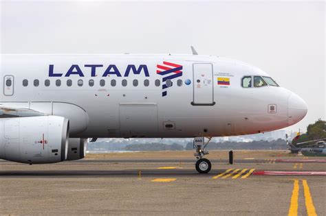 LATAM Airlines eyes Colombia expansion as restructuring continues | News | Flight Global