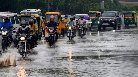 Delhi traffic police issue alert amid incessant rain | Latest News Delhi - Hindustan Times