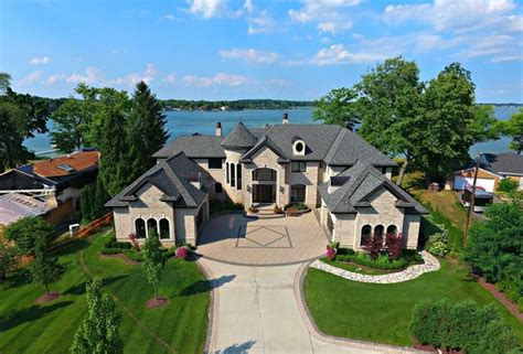 $5.5 Million Lakefront Mansion In Orchard Lake, MI | Homes of the Rich