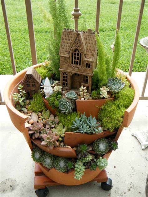 31 Beautiful Outdoor Succulent Planter Ideas - MAGZHOUSE