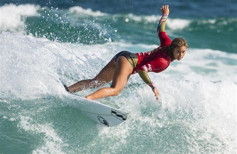 Alessa Quizon : Alessa Quizon en session surf en Amérique Centrale ...