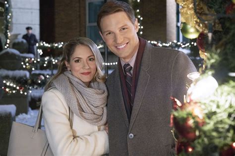 ‘Jingle Around The Clock’ Hallmark Channel Movie Premiere: Cast, Trailer, Air Date | IBTimes