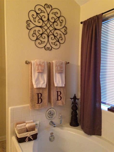 20+ Bathroom Towel Decor Ideas – DECOOMO