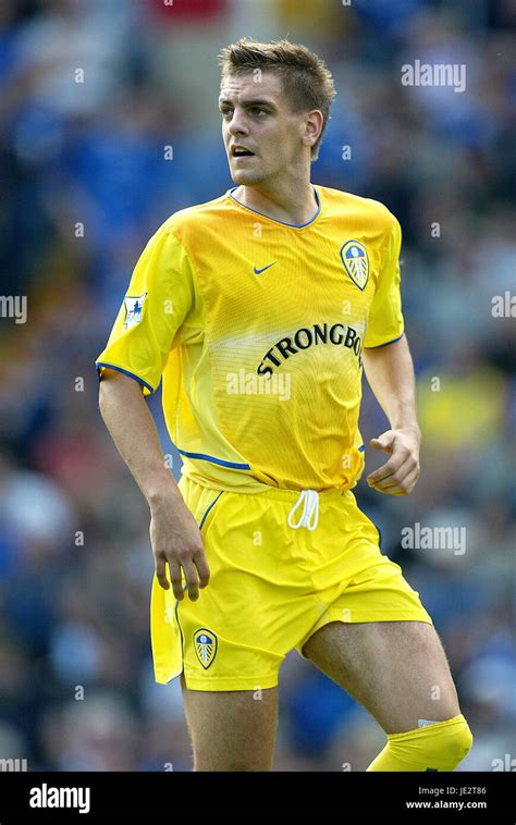 JONATHAN WOODGATE LEEDS UNITED FC ST ANDREWS BIRMINGHAM 31 August 2002 Stock Photo - Alamy