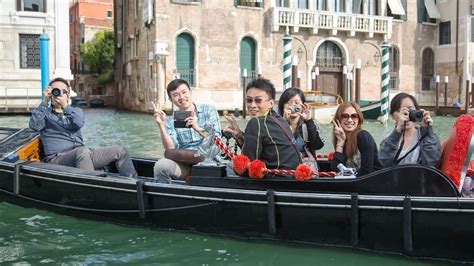 Gondola Ride in Venice + Gourmet Break in Piazza San Marco