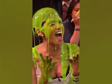 Halle Berry gets SLIMED!!! 💚 #shorts #slime #halleberry - YouTube