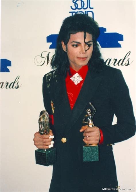 Michael Jackson at the 1989 Soul Train Awards | Michael jackson awards ...