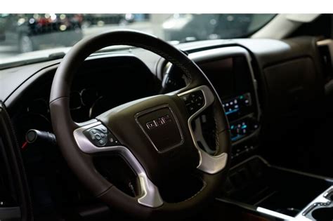 2018 GMC Sierra 1500: 115 Interior Photos | U.S. News