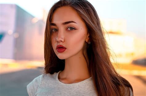 10 Amazing Lipstick Shades for an Arabic Skin Tone | MyBeautyGym