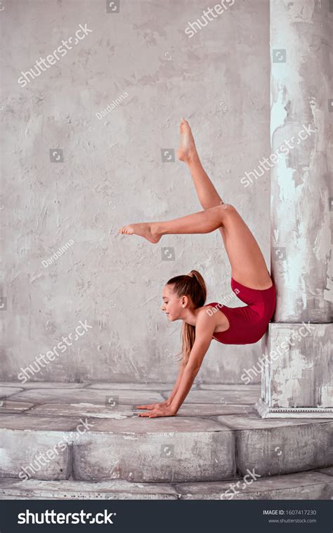 Rhythmic Gymnastics Flexible Gymnast Performs Various Foto de stock 1607417230 | Shutterstock