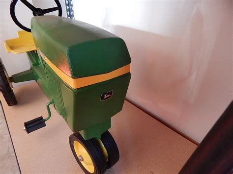 ERTL John Deere Model 520 Pedal Tractor | EBTH