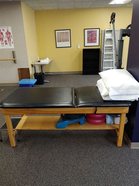 Dynatronics Physical Therapy Table (Plinth Table) for Sale in Prairie Village, KS - OfferUp ...