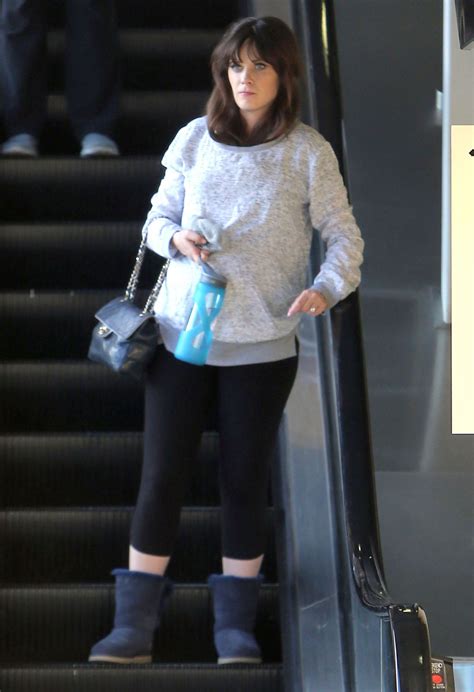 Pregnant ZOOEY DESCHANEL Leaves a Gym in Los Angeles – HawtCelebs