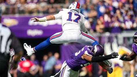 Josh Allen, Buffalo Bills rookie QB, lights up Twitter with his hurdle