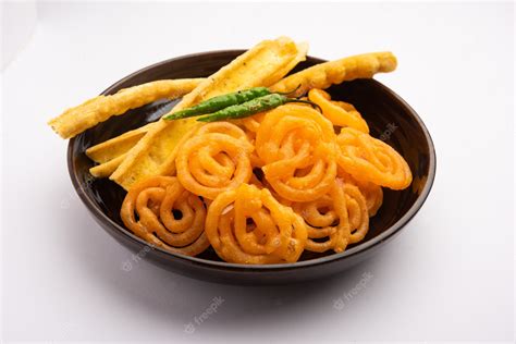 Premium Photo | Crispy fafda with sweet jalebi is an indian snack most popular in gujarat ...