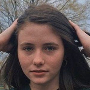 Kayla Hanson - Age, Family, Bio | Famous Birthdays