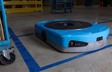 New Amazon Titan mobile robot handles heavy-duty payloads ...