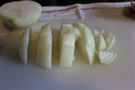 How to Quickly Chop Onions