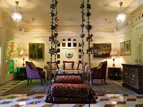 Stay like a royal at Taj Lake Palace Udaipur - www.traveltomtom.net