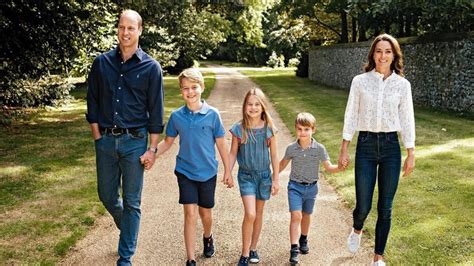 Royal Family Christmas Card 2022: Prince and Princess of Wales and Their Kids George, Charlotte ...