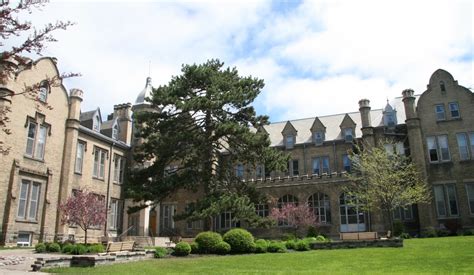 Trafalgar Castle School (Toronto, Ontario, Canada) - apply, prices, reviews | Smapse