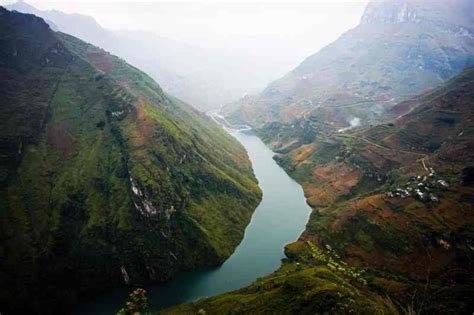 Ma Pi Leng: The Legendary Mountain Pass Above the Clouds