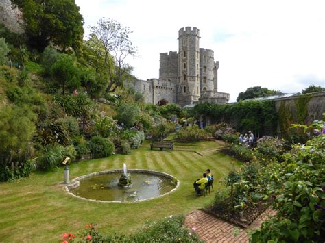 Gardens inside the walls of Windsor Castle. by peterkin | ePHOTOzine