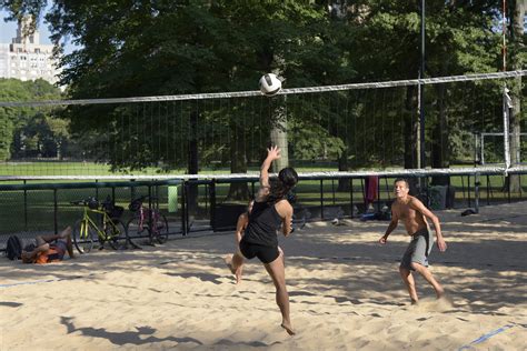 Central Park - Volleyball Player | Midtown Manhattan | Geography im Austria-Forum