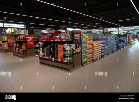 Aldi store interior hi-res stock photography and images - Alamy