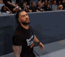 Roman Reigns Laughing GIF - Roman Reigns Laughing - GIF 탐색 및 공유