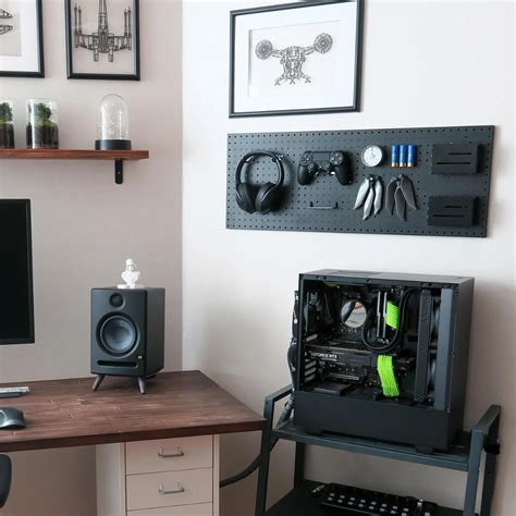 20+ Minimalist Gaming Setups & Battlestation Ideas | Gridfiti | Game ...