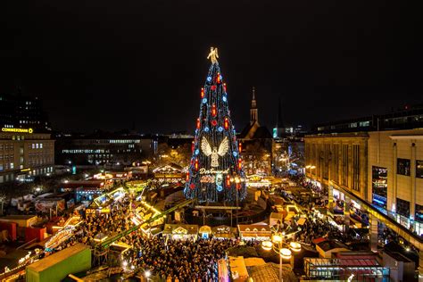 Biggest christmas tree in the world in Dortmund : r/mildlyinteresting