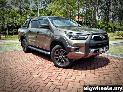 Toyota Hilux 2.8 Rogue 4x4 | BigWheels.my