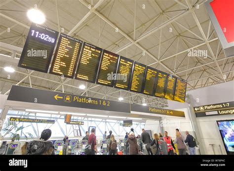 People travel at Gatwick airport train station London England Stock Photo - Alamy