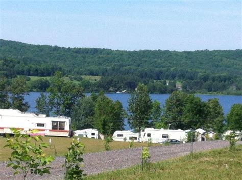 Camping à la Clairière à Mont-Laurier - AnuGo.ca