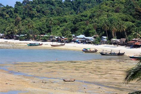 Sailing in the remote Myeik Archipelago, southern Burma ...