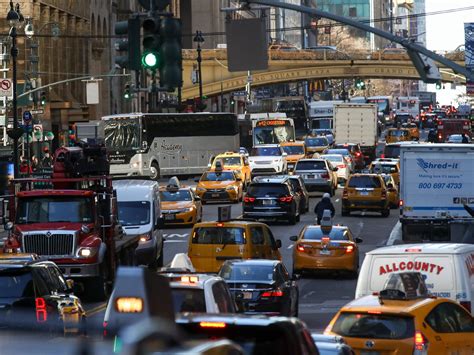 Cars choke New York City roads as public transit ridership stagnates | Crain's New York Business