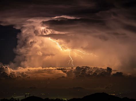 19 Electrifying Photos of Epic Storms