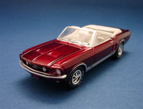 Diecast Hobbist: 1967 Ford Mustang GT Convertible